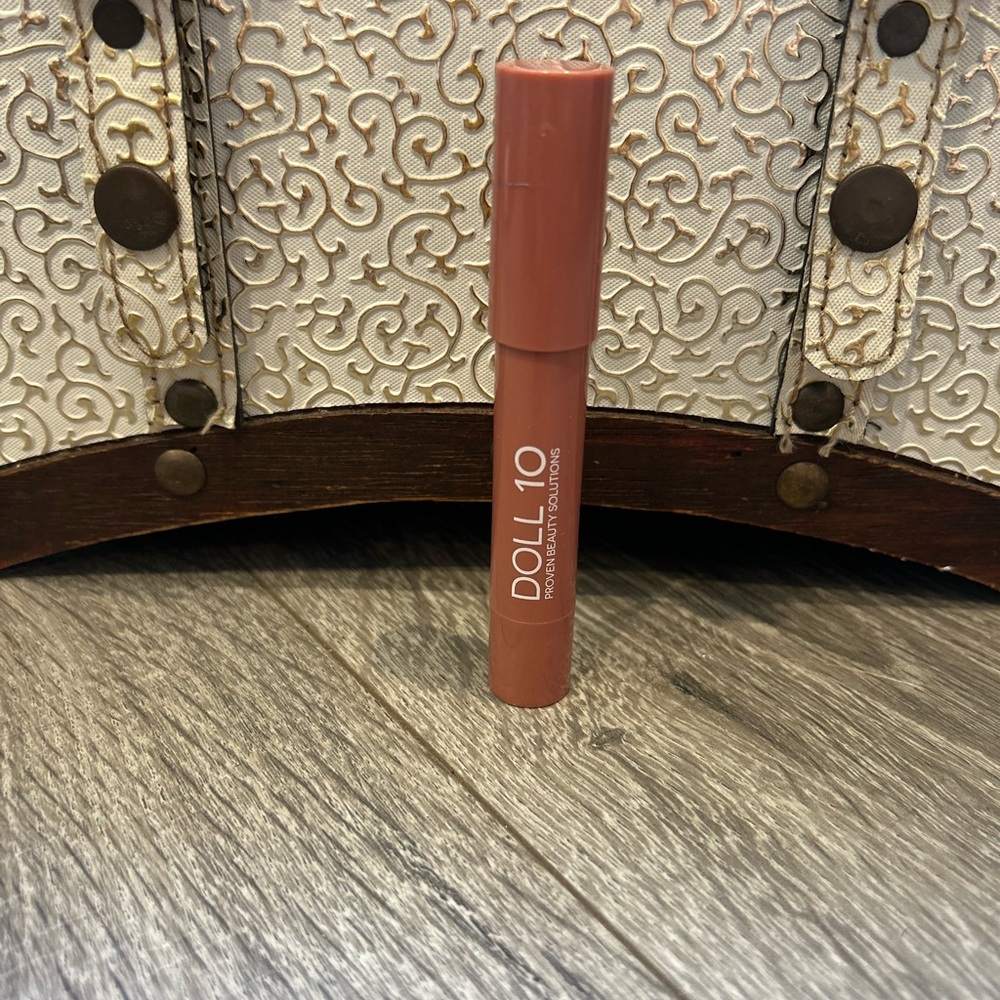 Doll 10 Lipstick in Light Pink Nude